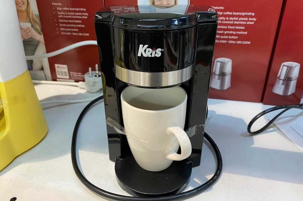 hadiah natal untuk teman terdekat yaitu coffee maker