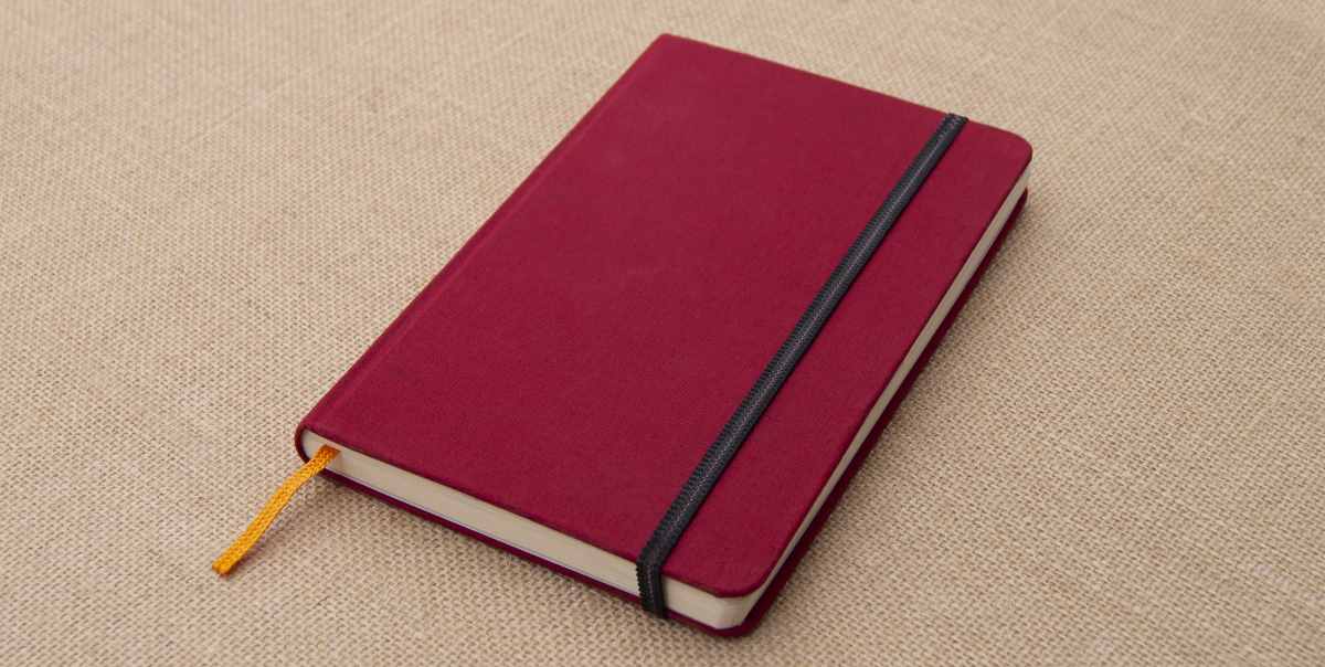 hadiah natal untuk teman terdekat yaitu notebook