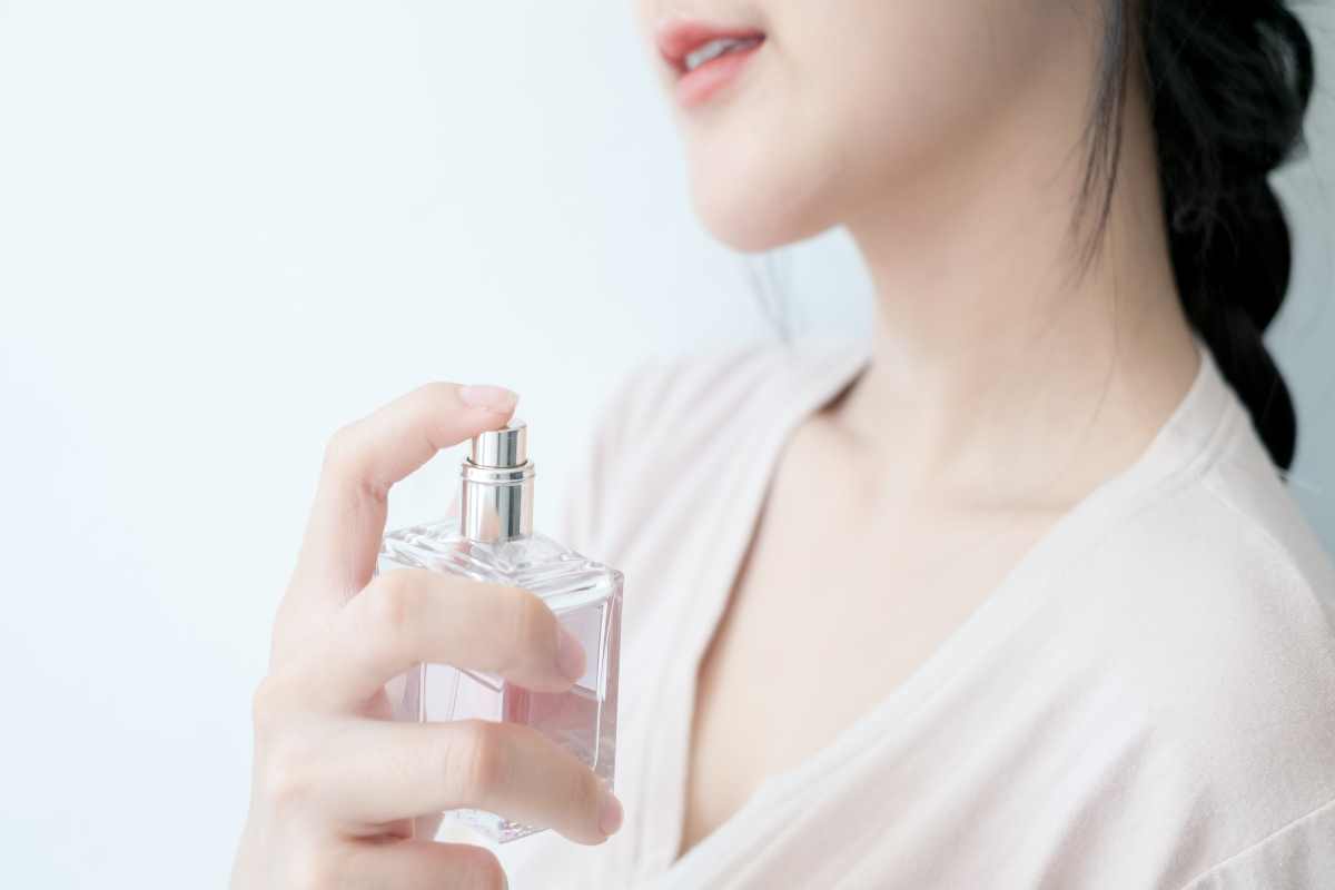 hadiah natal untuk teman terdekat yaitu parfum