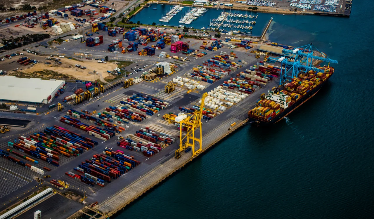 Pelabuhan Terbesar di Indonesia