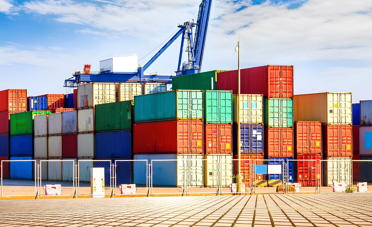 perbedaan container 20 feet dan 40 feet